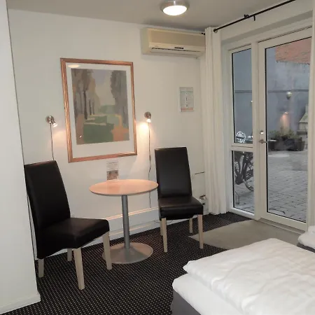 מלון דירות Hotel Aarhus City Apartments 3*